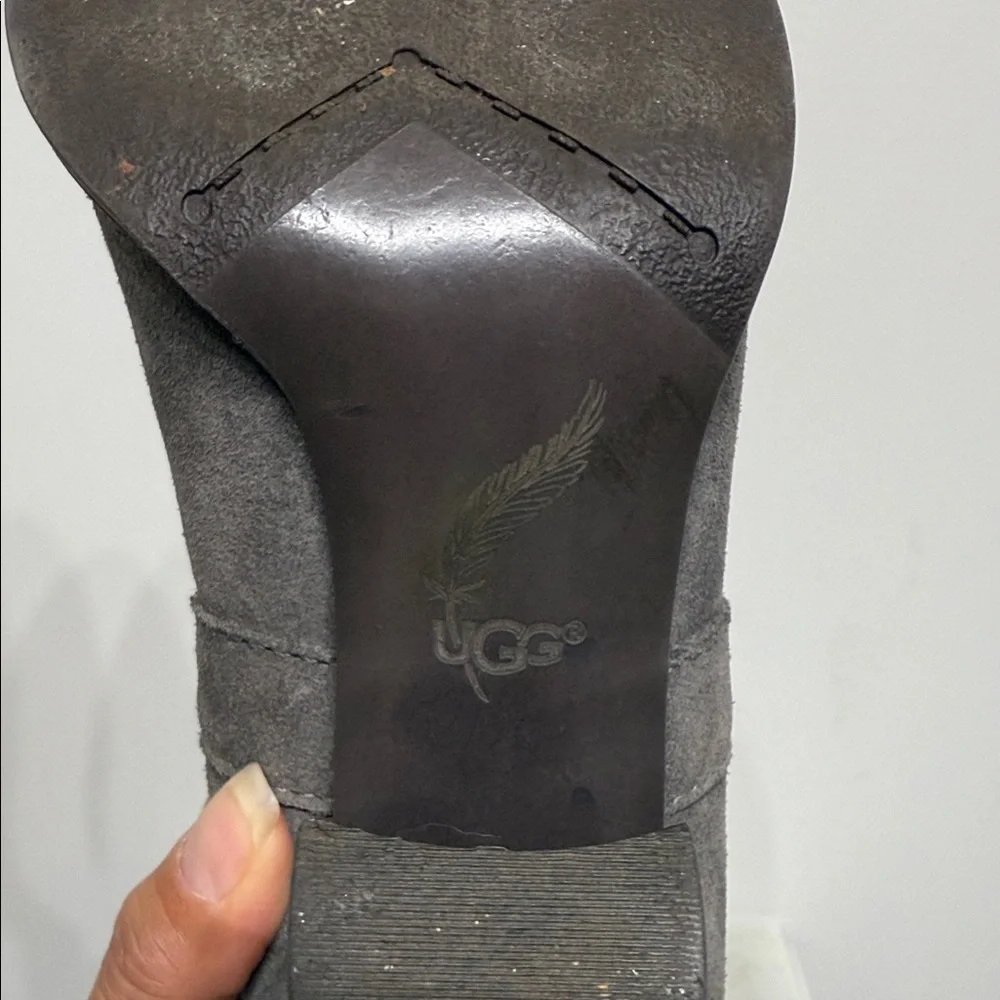 UGG Cobie ll Size 9 Chelsea Charcoal Suede Ankle Booties